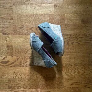 TOMS Wedge Pump Sandal Shoe Women 5 Tan Heels Open Toe Brown Gold Tweed Cork